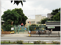 幼稚園・保育園　アケミ幼稚園（幼稚園・保育園）まで222m