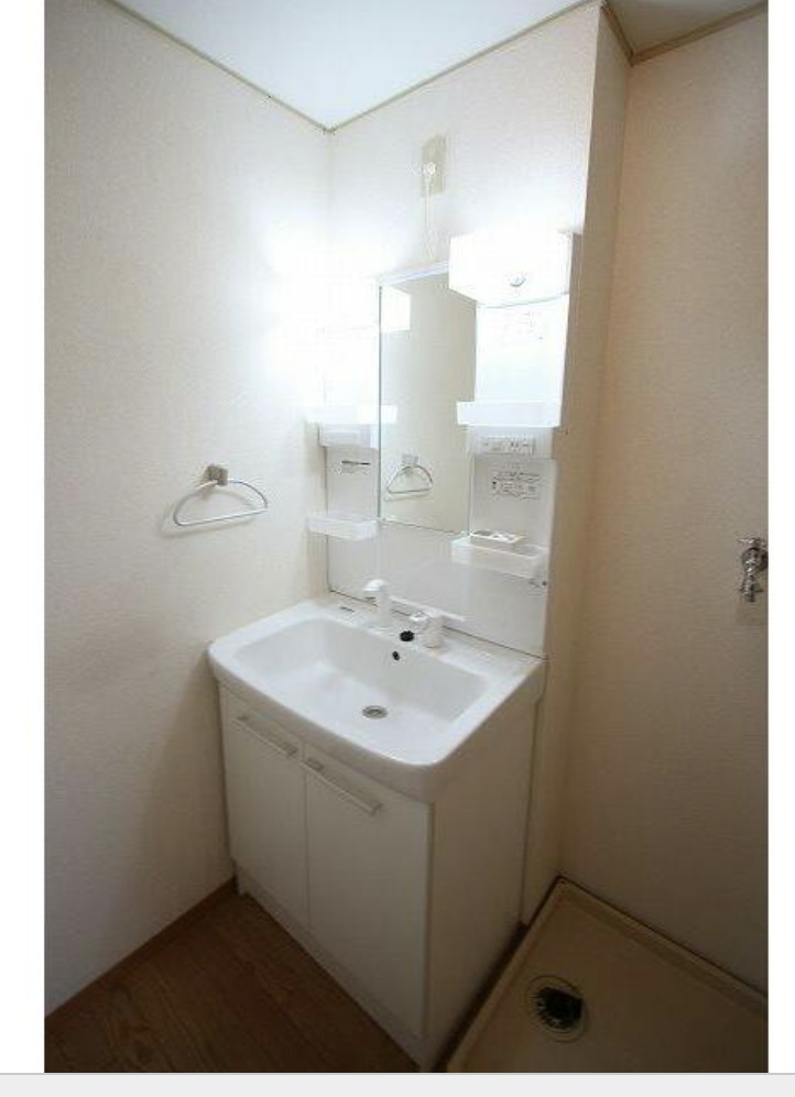 洗面設備　独立洗面台、朝の身支度には欠かせません　※参考写真です