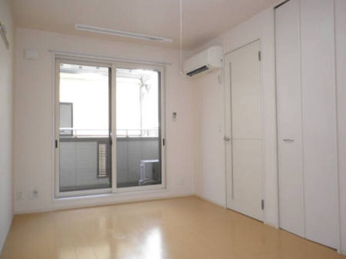 居室・リビング　☆明るい洋室☆