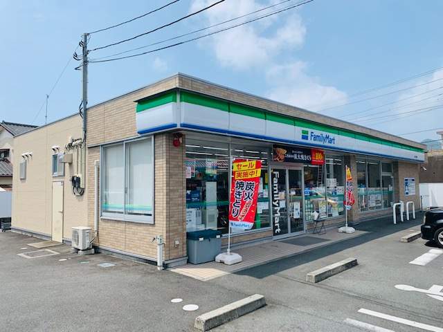 コンビニ　ファミリーマート（コンビニ）まで428m