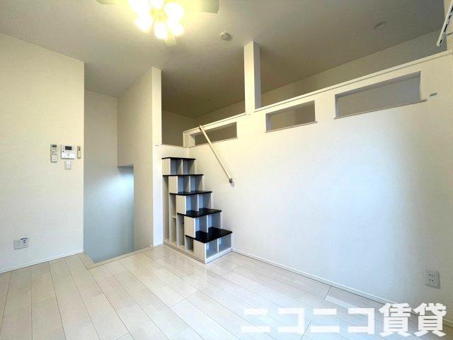 居室・リビング　上りやすいロフトで１LDKの様に使えます　※モデルルーム