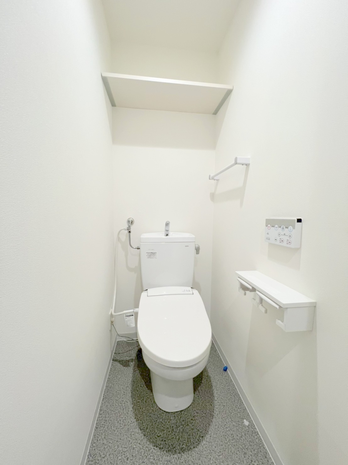 トイレ　嬉しいウォシュレット付きのトイレ！便座温かいですよ♪