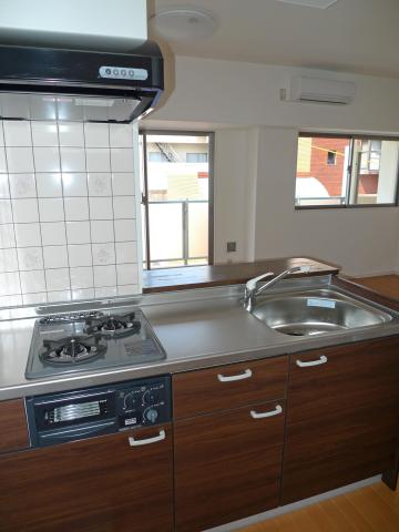 キッチン　※同タイプ部屋の写真です。