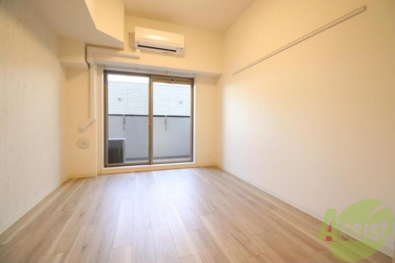 居室・リビング　フローリング貼りの綺麗な室内です