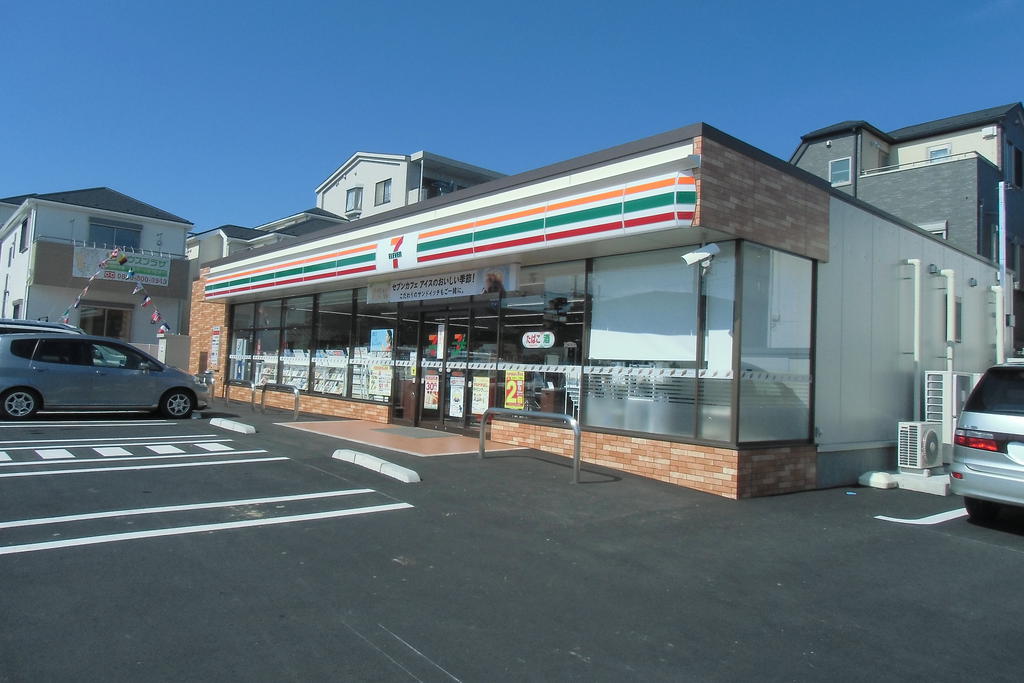 コンビニ　セブンイレブン葛飾西亀有3丁目店（コンビニ）まで482m