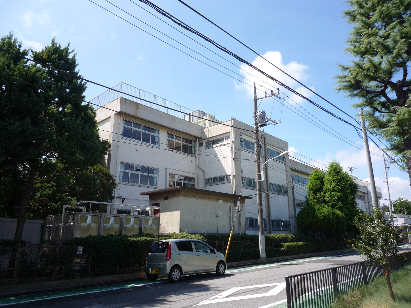 小学校　葛飾区立上千葉小学校（小学校）まで526m