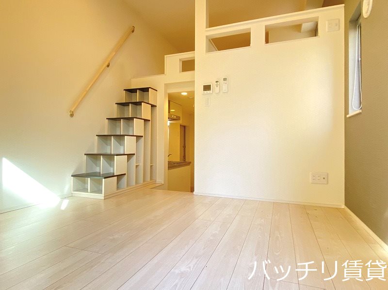 居室・リビング　同型タイプの為、現状を優先致します。