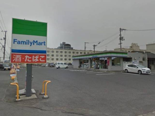 コンビニ　ファミリーマート（コンビニ）まで463m