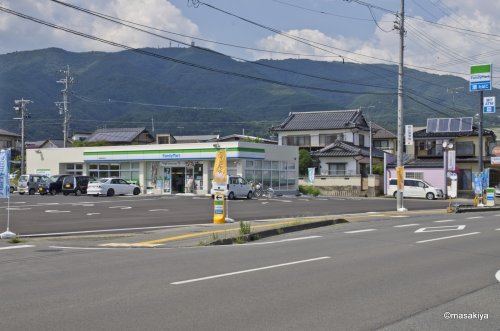 コンビニ　ファミリーマート 長野若槻大通り店（コンビニ）まで383m