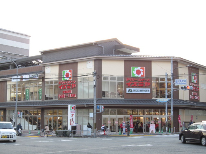 スーパー　イズミヤ堀川丸太町店（スーパー）まで500m
