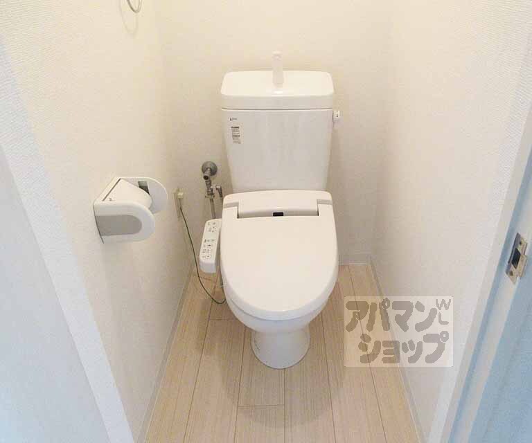 トイレ　ウォシュレット付き・