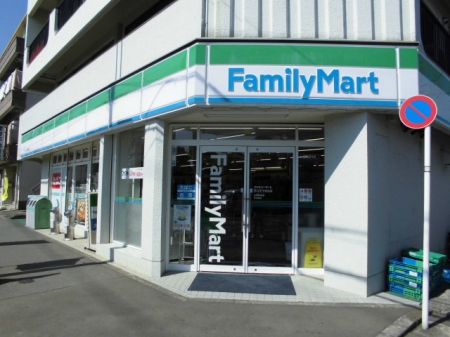 コンビニ　ファミリーマート 北八王子駅前店（コンビニ）まで617m
