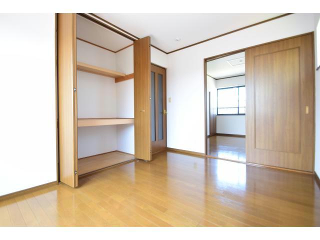 収納　6帖洋室はクローゼット付きでお部屋スッキリ♪