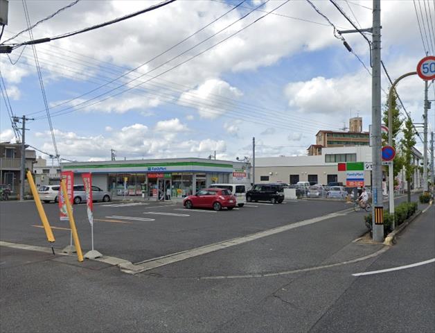 コンビニ　ファミリーマート浜野店（コンビニ）まで800m