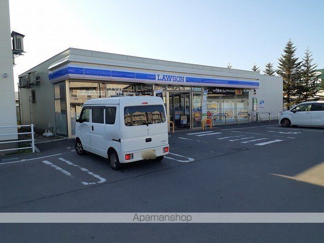 コンビニ　ローソン（コンビニ）まで680m