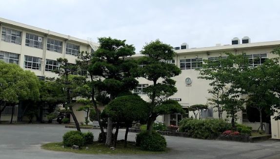 中学校　福岡市立中学校箱崎中学校（中学校）まで1824m