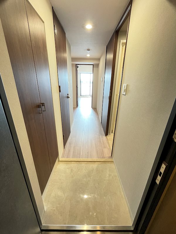 玄関　同タイプのお部屋です