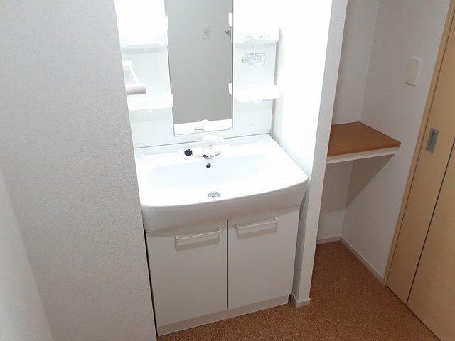 洗面設備　使いやすい洗面所です