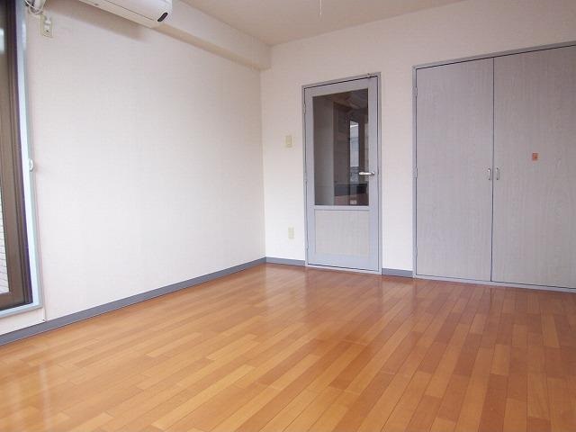 その他部屋・スペース　清潔感のあるフローリングのお部屋です