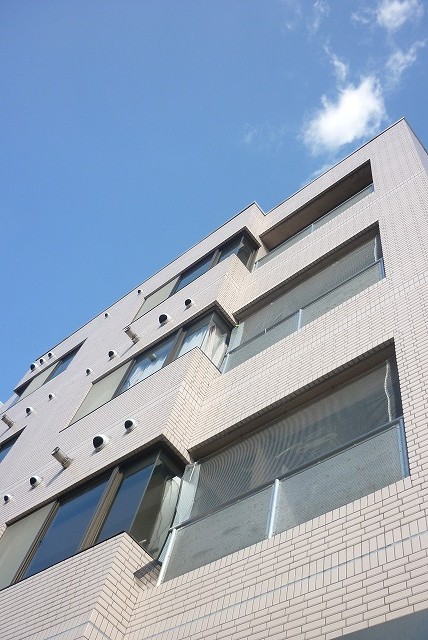 建物外観　外壁タイル貼のマンションです。