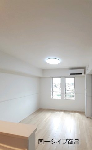 居室・リビング　こちらの居間で趣味の時間をお楽しみください