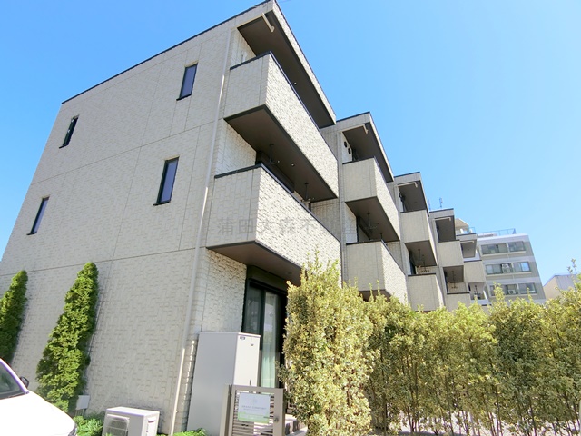 建物外観　2020年3月築　軽量鉄骨造地上3階建て総戸数5戸 東京都大