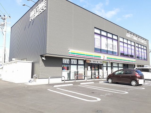 コンビニ　セブンイレブン　産経大前店（コンビニ）まで300m