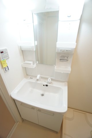 洗面設備　※同物件・同タイプの写真です。