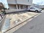 駐車場　駐車場があるので、車を買う予定の方も安心です