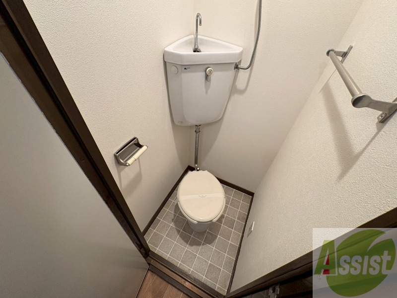 トイレ　こちらはトイレです。清潔感があり、安心して使用できます。