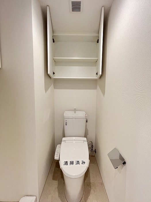 トイレ　※写真は類似間取り別部屋。色味等異なる場合があります。
