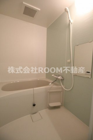 バス・シャワールーム　コンパクトで使いやすいお風呂です