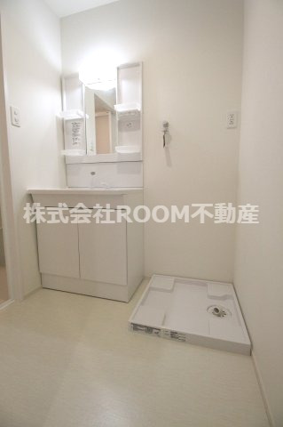 洗面設備　ゆったりとスペースのある洗面所
