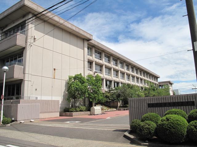 中学校　三条第三中学校（中学校）まで700m