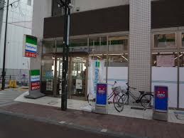 コンビニ　ファミリーマート大田梅屋敷駅前店（コンビニ）まで356m