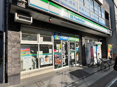 コンビニ　ファミリーマート 近鉄長瀬駅前店（コンビニ）まで440m