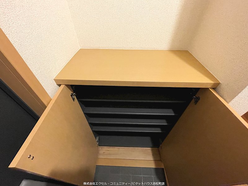 玄関　※類似間取り・別部屋の参考写真です。