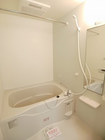 バス・シャワールーム　コンパクトで使いやすいお風呂です