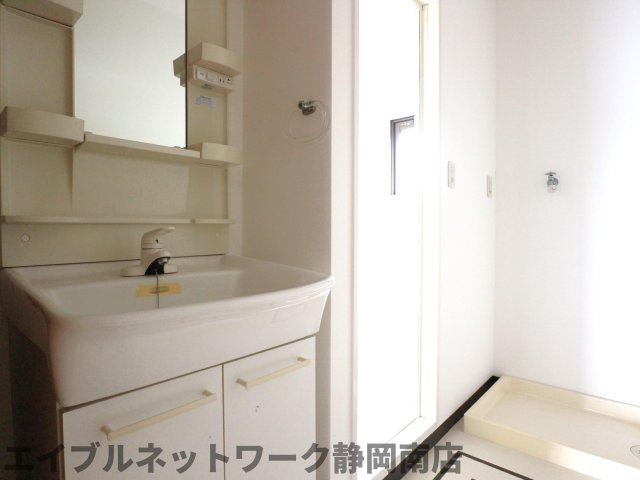 洗面設備　忙しい朝には欠かせない洗面所です