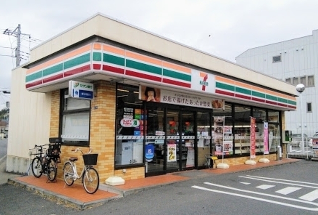 コンビニ　セブンイレブン横浜中川8丁目店（コンビニ）まで1815m