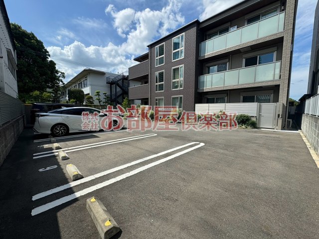駐車場　駐車場に車を止められます