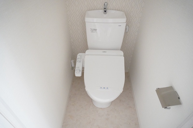 トイレ　同物件別部屋写真