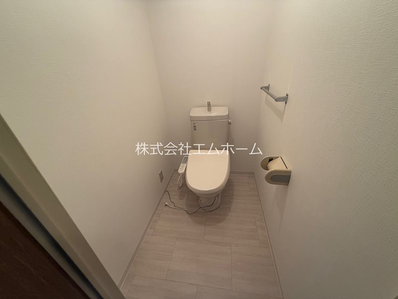 トイレ　温水洗浄暖房便座付トイレ