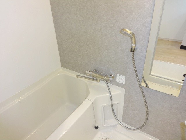 バス・シャワールーム　お風呂とトイレは別です♪ゆっくり疲れをおとり下さいませ。