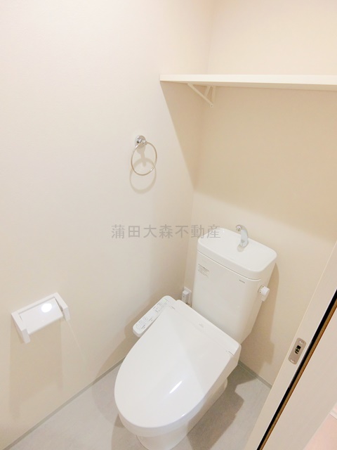 トイレ　温水洗浄便座付きのトイレ