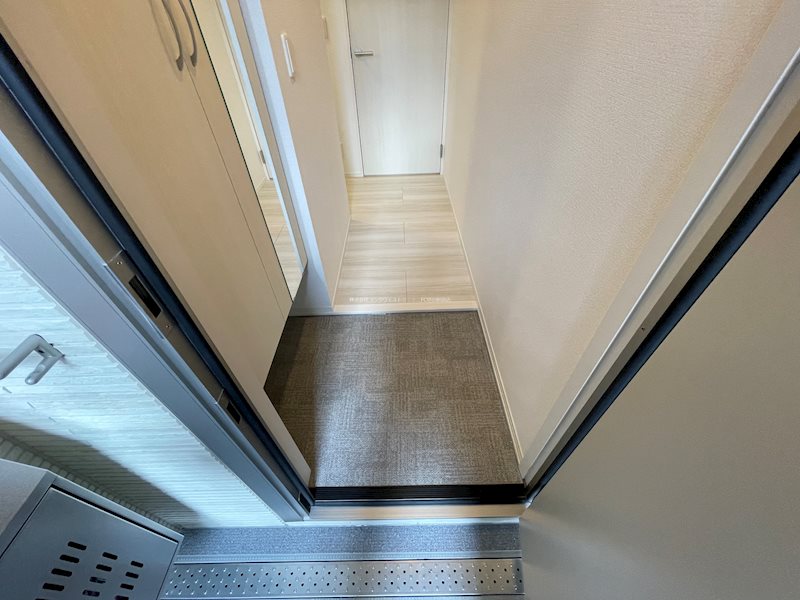 玄関　※写真は同じ間取りの別室です