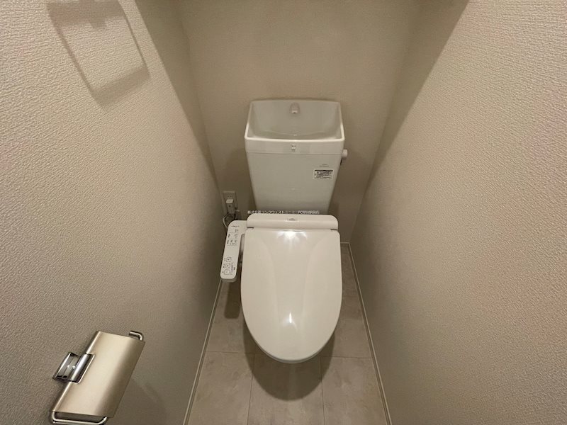 トイレ　※写真は同じ間取りの別室です