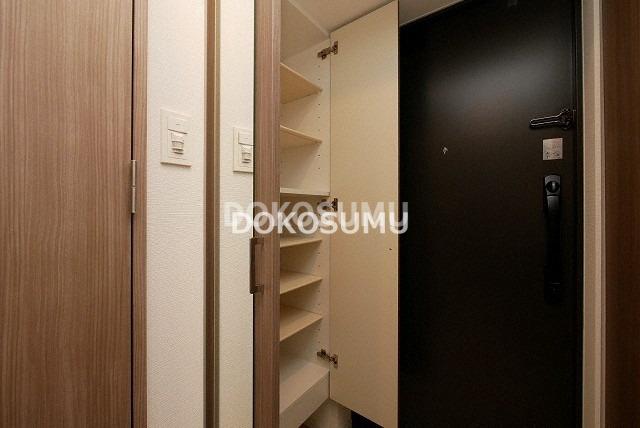 玄関　住まいの顔として相応しい、気品とゆとりのあるエントランス。