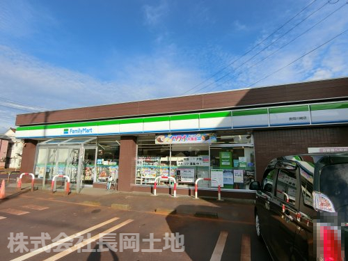 コンビニ　ファミリーマート 長岡川崎店（コンビニ）まで458m