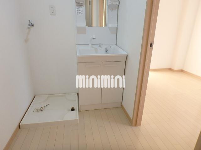 洗面設備　洗濯機置き場、シャンプードレッサー